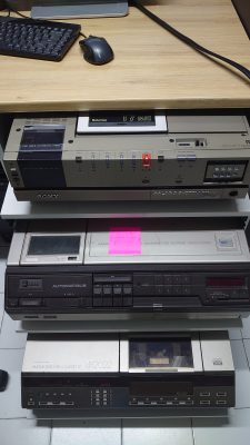Magnétoscope V2000, VCR et betamax